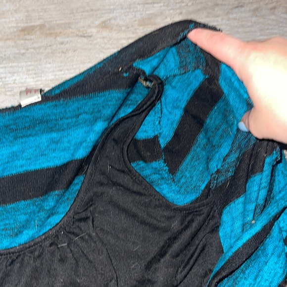 Tank top attached with long sleeve jacket. - Picture 4 of 4